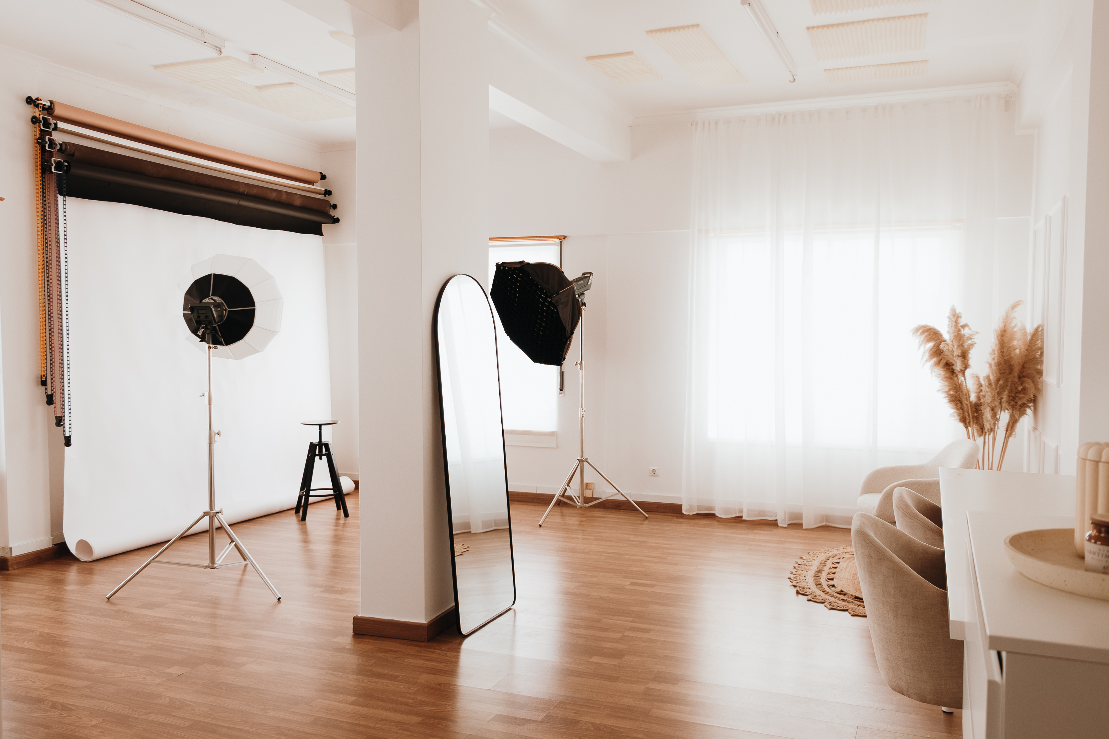 N.U.A Studio - Warm Aesthetic Space